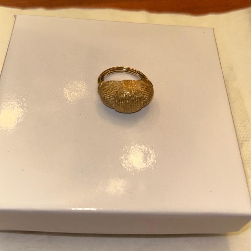 Avon gold tone ring woven size 4-1/2 approx vintage